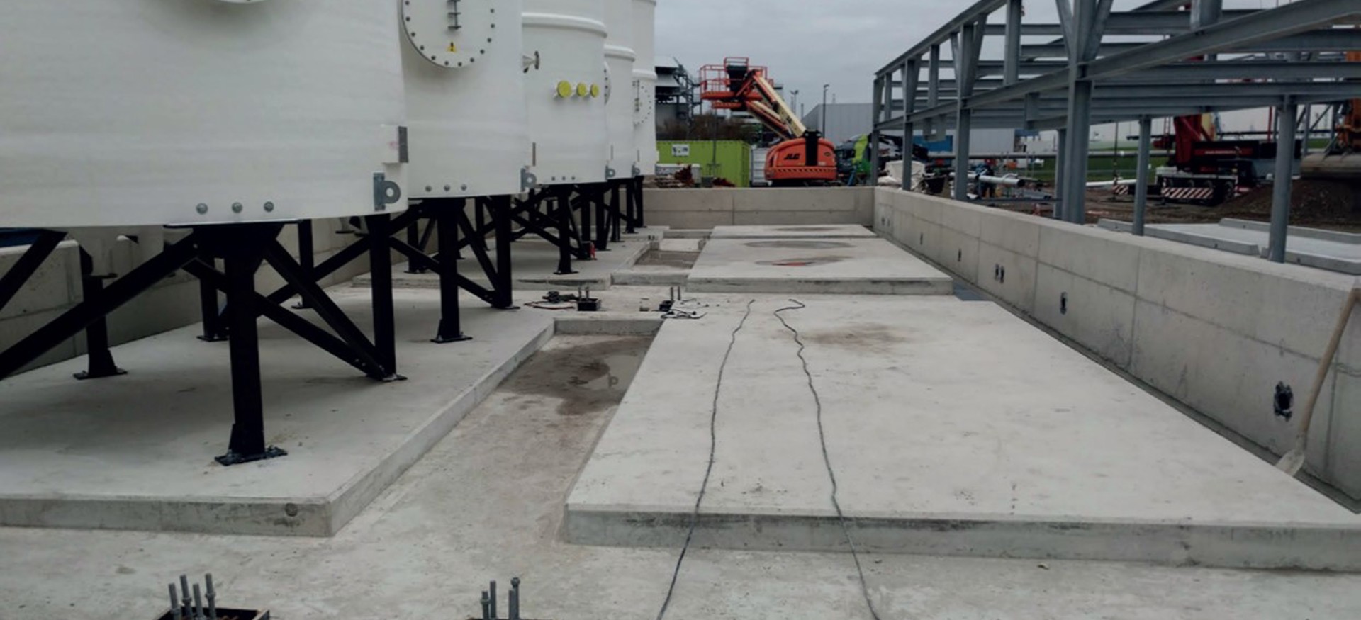 Betonnen fundaties, tanks en stalen constructies