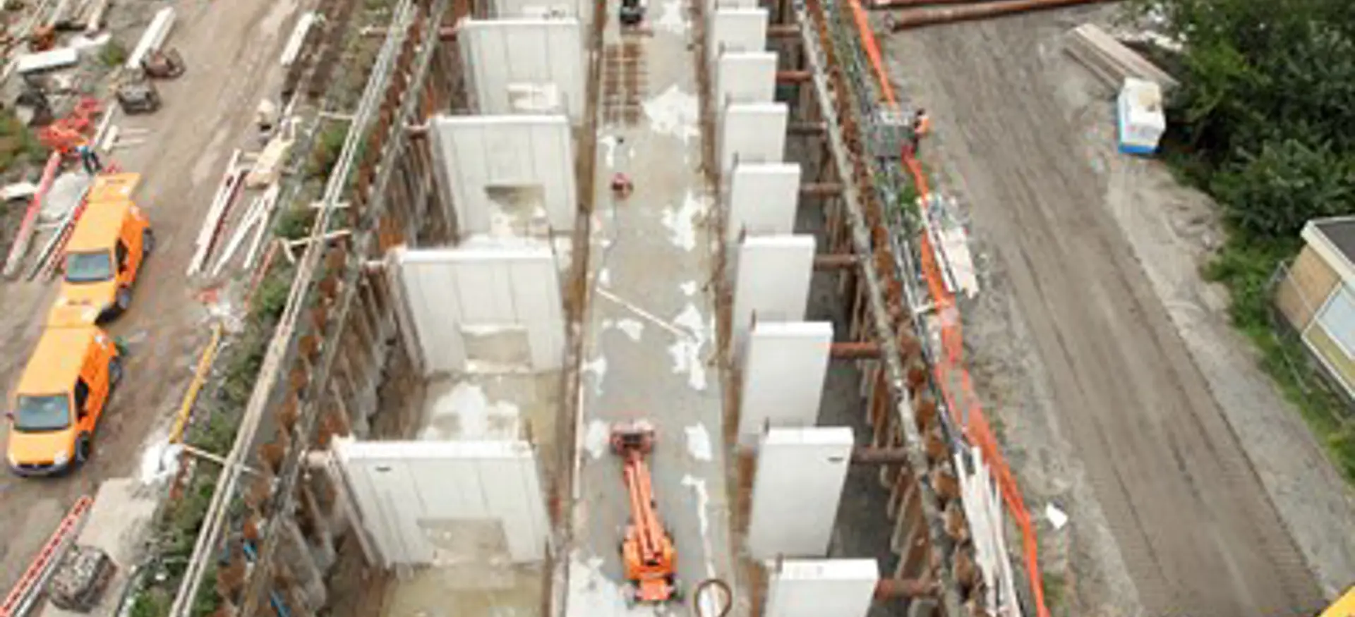 Een drone shot van het Nieuw Deltagootproject waar het nog droog staat. 