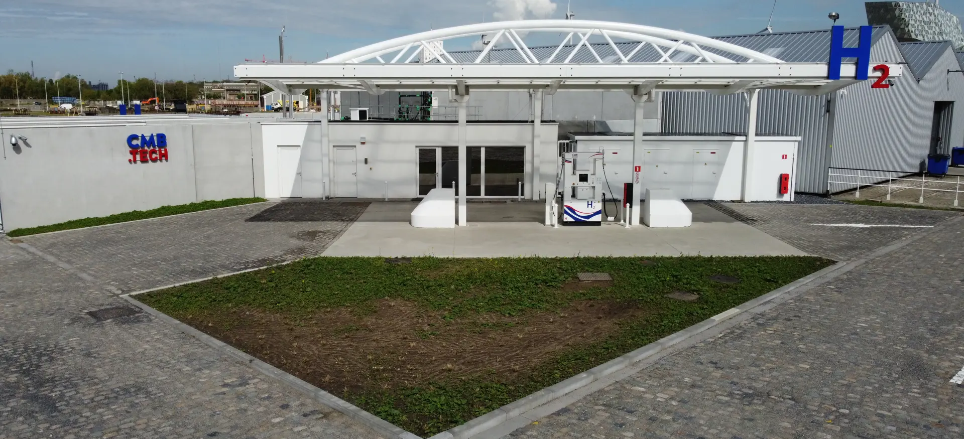 Een drone shot van het door BNI gebouwde Hydrogen station gelegen te Mexicostraat in Antwerpen