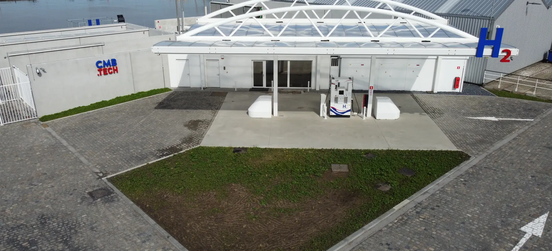 Een drone shot van het door BNI gebouwde Hydrogen station gelegen te Mexicostraat in Antwerpen
