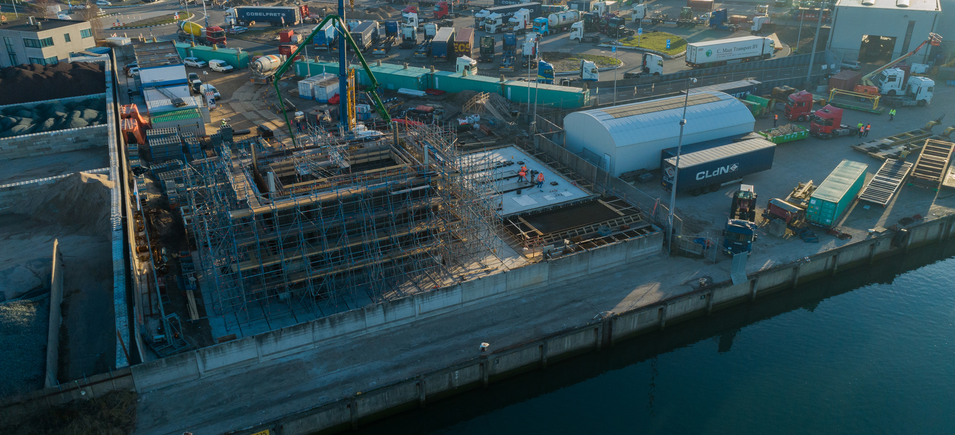 Drone shot van de werkzaamheden van het Vopak FireWater Pumphouse
