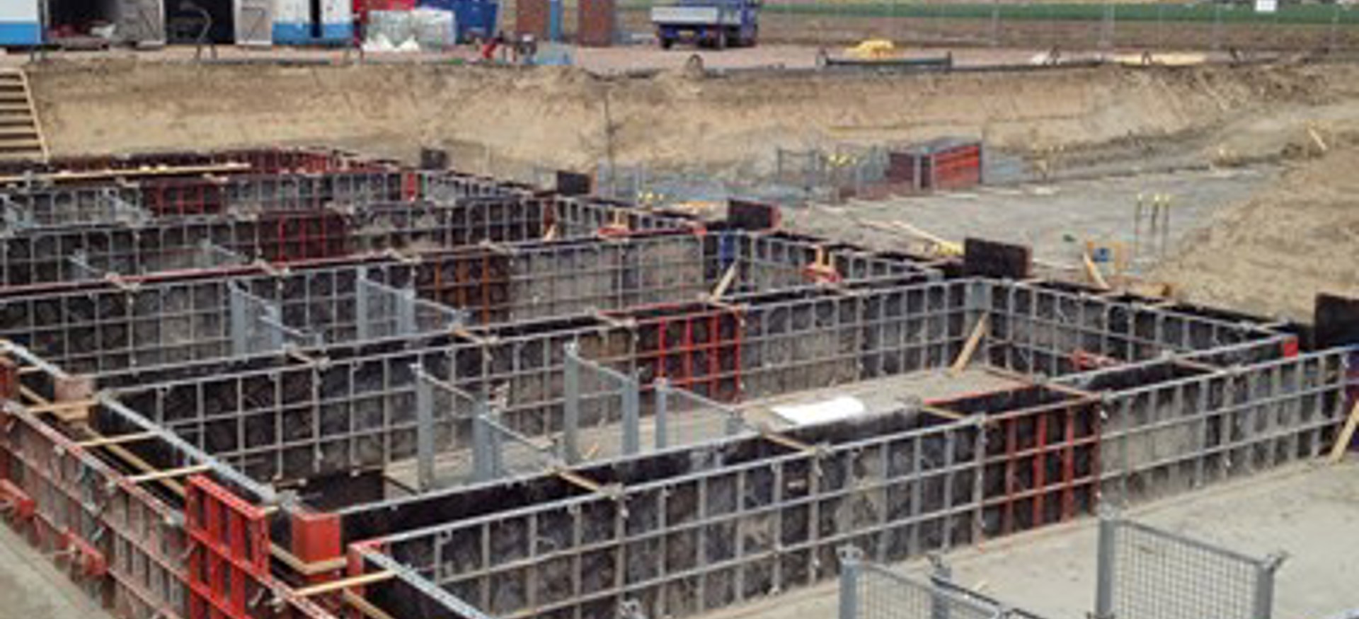 De fundatie van het 150Kv Schakelstation gebouwd door BNI