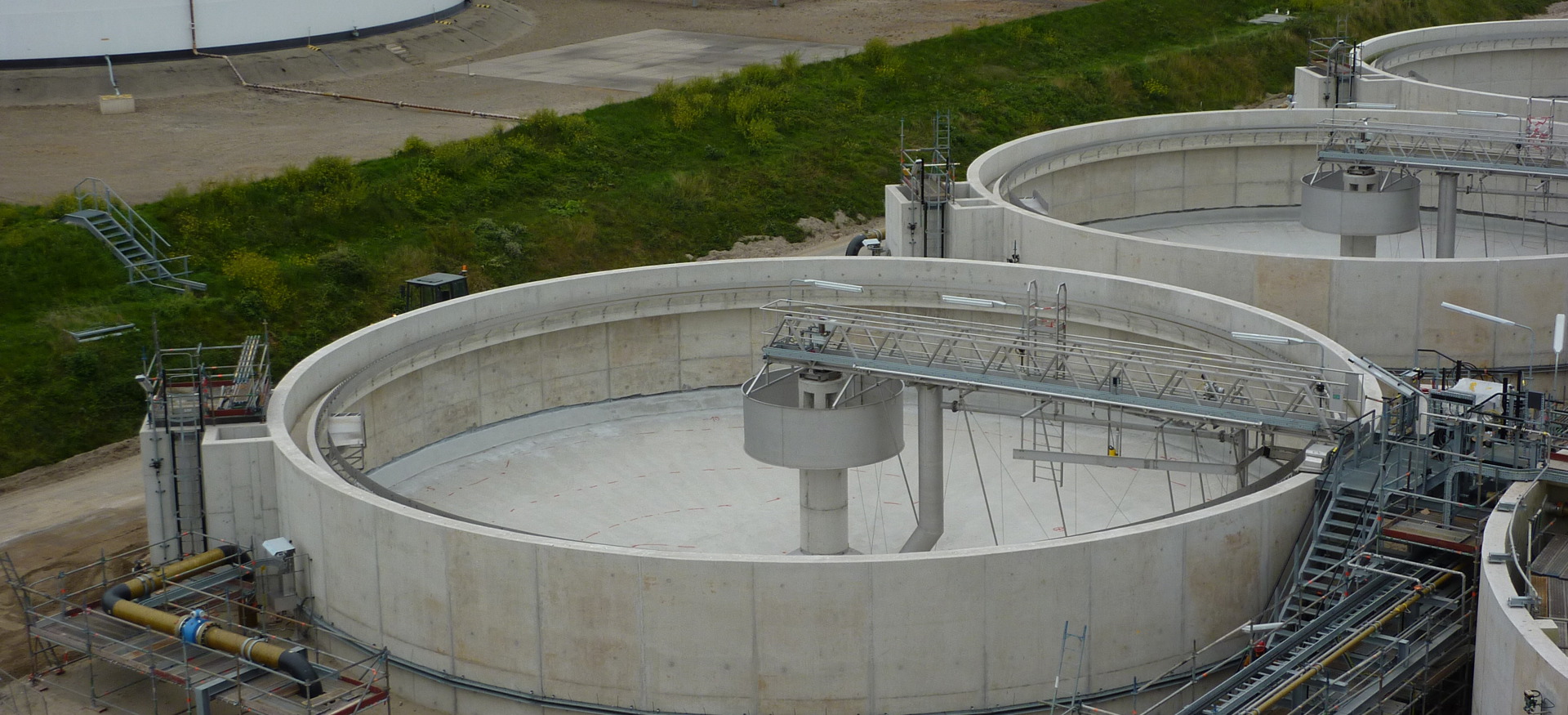 Een tank pit die deel uit maakt van de Effluent Treatment Plant